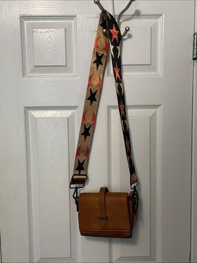 Women’s Tan Leather Crossbody Bag with Star-Pattern Strap